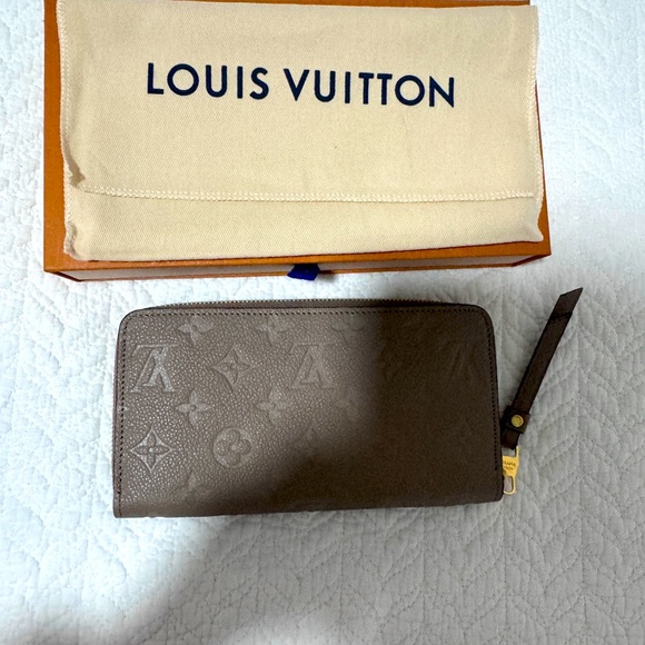Louis Vuitton - Zippy Wallet Turtledove - M69034 - Picture 2 of 14